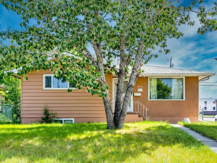 2040 47 Street SE, Calgary, AB, T2B 1L3 - 2