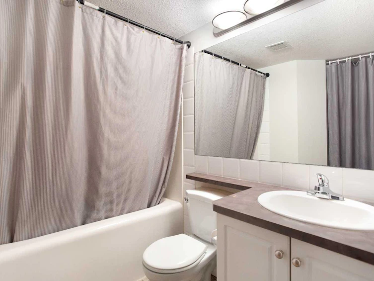 210-2000 Applevillage Court SE, Calgary, AB, T2A 7Z4 - 15