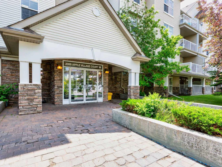 210-2000 Applevillage Court SE, Calgary, AB, T2A 7Z4 - 3