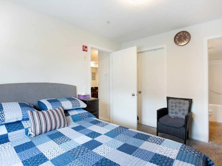 210-2000 Applevillage Court SE, Calgary, AB, T2A 7Z4 - 12