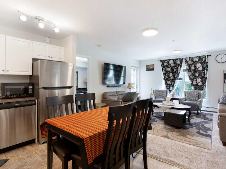 210-2000 Applevillage Court SE, Calgary, AB, T2A 7Z4 - 5