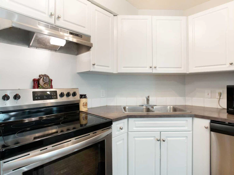 210-2000 Applevillage Court SE, Calgary, AB, T2A 7Z4 - 4