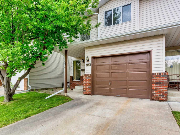 195 Cedarbrook Way SW, Calgary, AB, T2W 3Z7 - 3