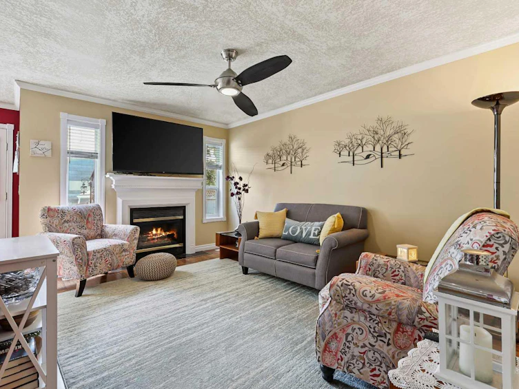 245 Douglas Ridge Circle SE, Calgary, AB, T2Z 3H5 - 4