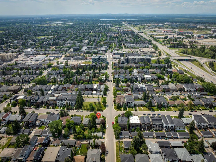 2240 30 Avenue SW, Calgary, AB, T2T 1R7 - 9