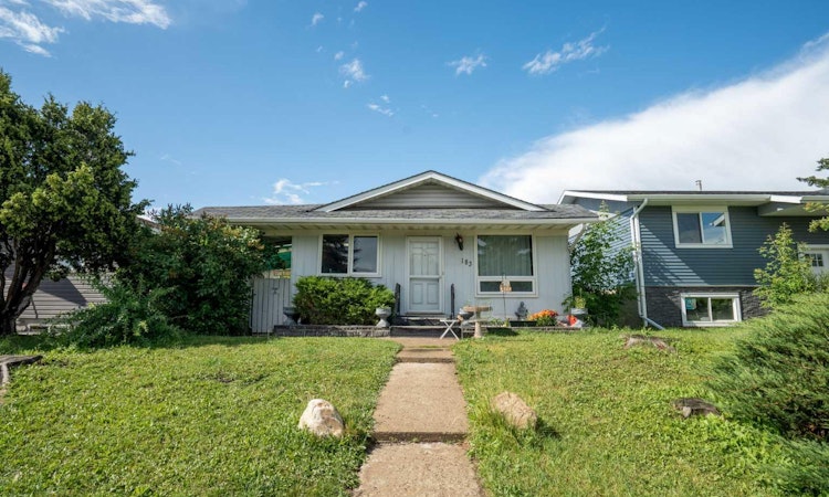 183 Dovely Crescent SE