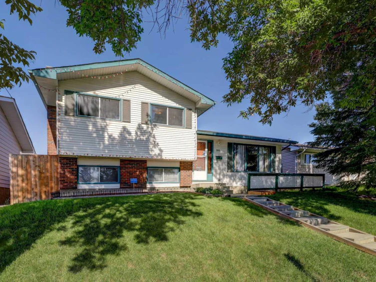 355 Pinewind Road NE, Calgary, AB, T1Y 2H2 - 2