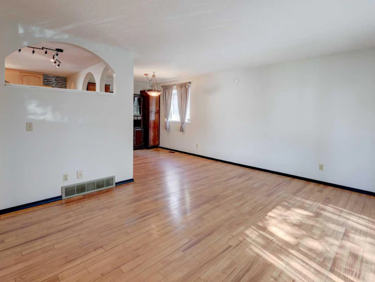 355 Pinewind Road NE, Calgary, AB, T1Y 2H2 - 6