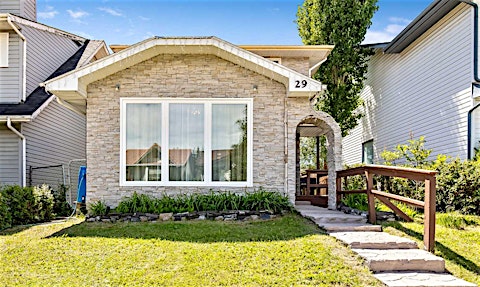 29 Woodglen Crescent SW, Calgary, AB, T2W 4L7