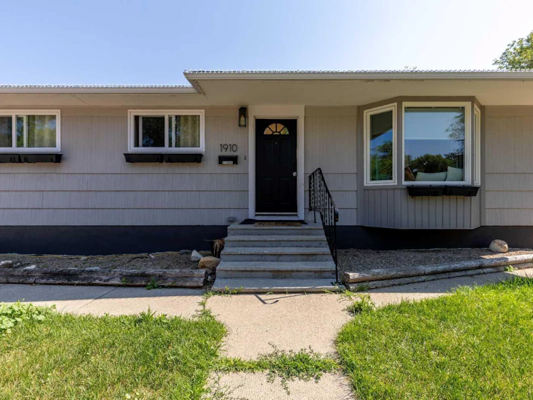 1910 12 Avenue S, Lethbridge, AB, T1K 0N6 - 2