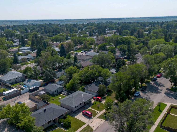 1910 12 Avenue S, Lethbridge, AB, T1K 0N6 - 40