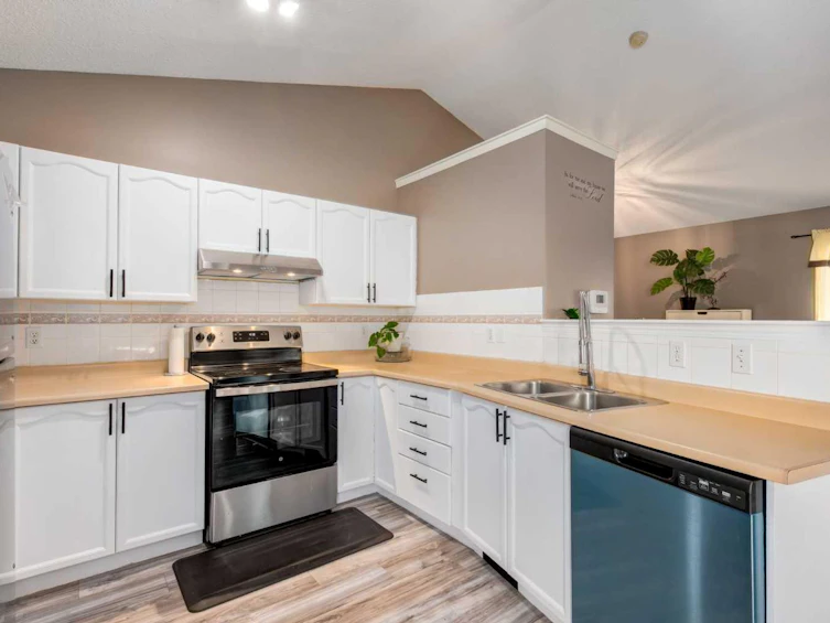 139 Los Alamos Place NE, Calgary, AB, T1Y 7J3