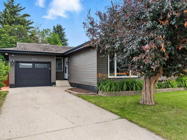 114 Baird Street, Red Deer, AB, T4R 1H4 - 2