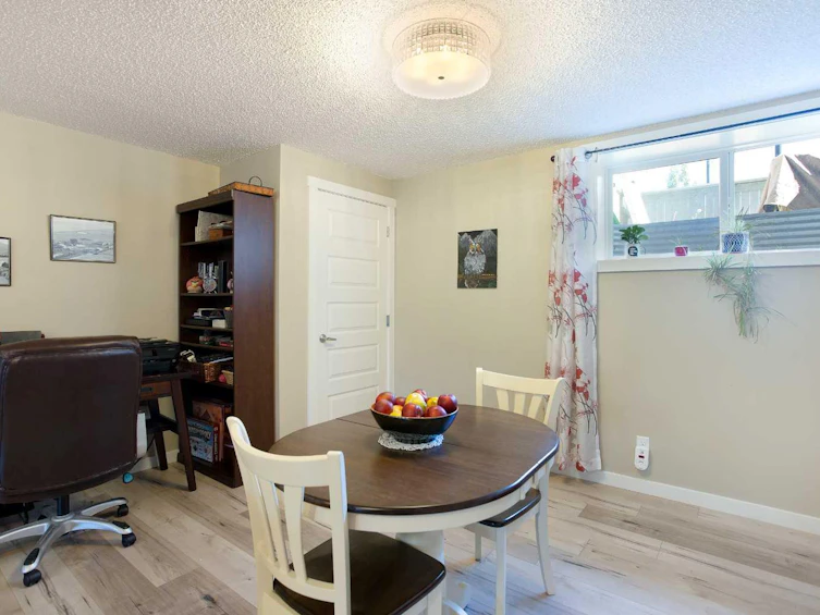 416 Mckenzie Towne Close SE, Calgary, AB, T2Z 1A8 - 12