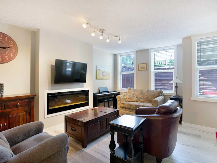 416 Mckenzie Towne Close SE, Calgary, AB, T2Z 1A8 - 4