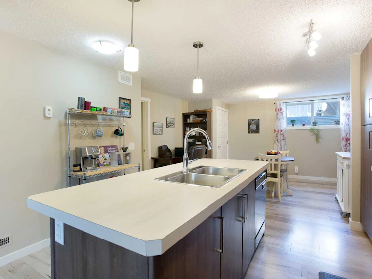 416 Mckenzie Towne Close SE, Calgary, AB, T2Z 1A8 - 10