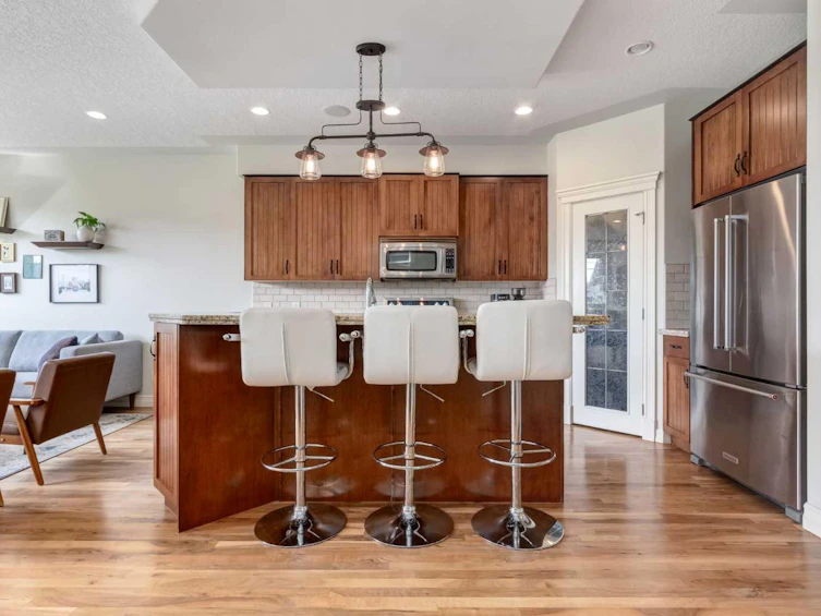 625 25 Avenue NW, Calgary, AB, T2M 2B1 - 4