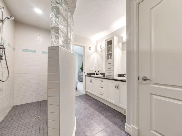 625 25 Avenue NW, Calgary, AB, T2M 2B1 - 20