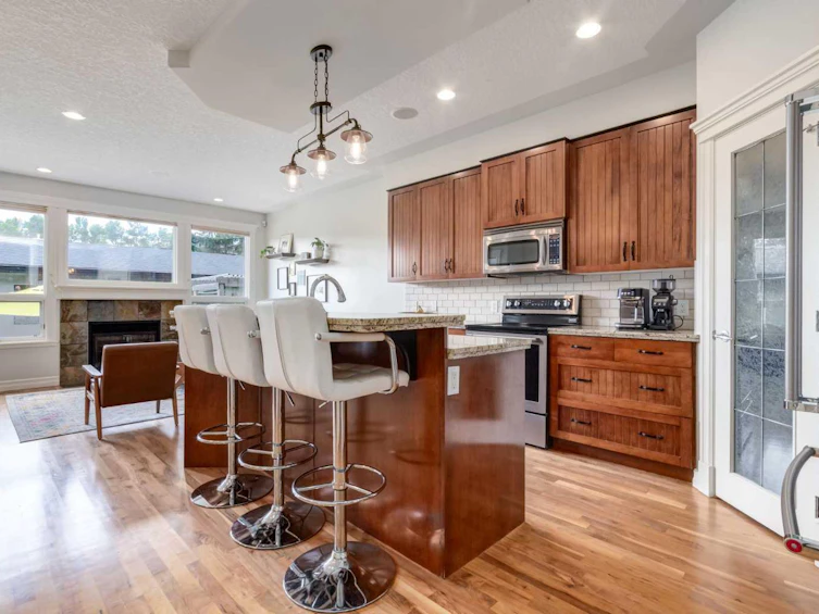 625 25 Avenue NW, Calgary, AB, T2M 2B1 - 5