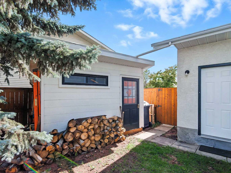 26 Eldridge Crescent, Red Deer, AB, T4R 2C9 - 2