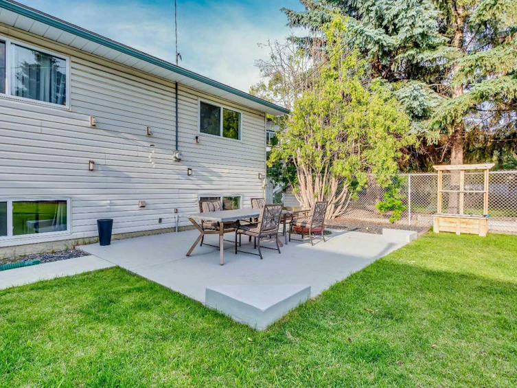 15 Southdale Bay SW, Calgary, AB, T2W 1W1 - 35