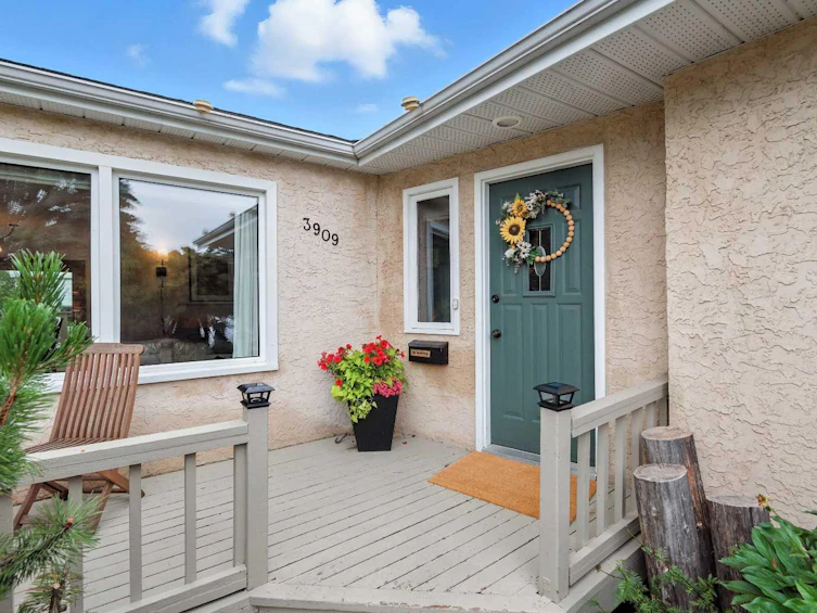 3909 50a Street, Red Deer, AB, T4N 1Y5 - 2