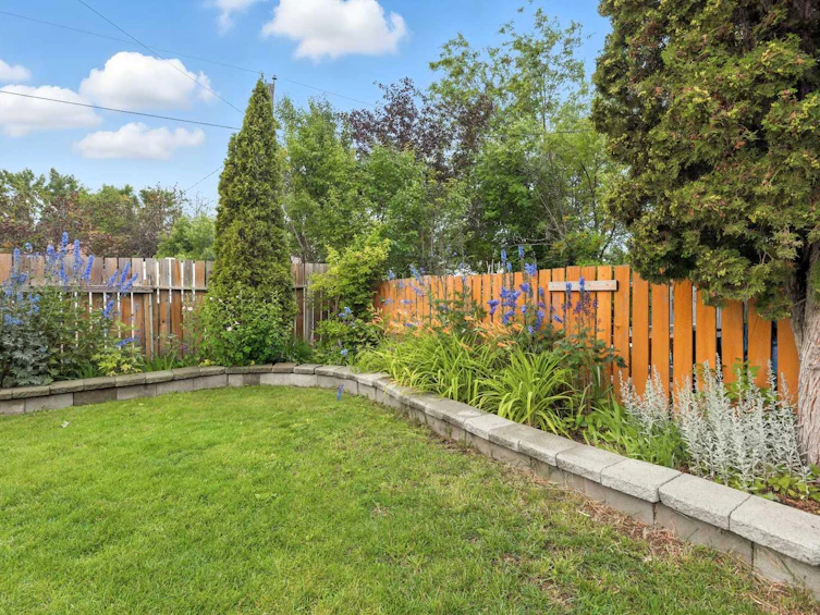 3909 50a Street, Red Deer, AB, T4N 1Y5 - 8