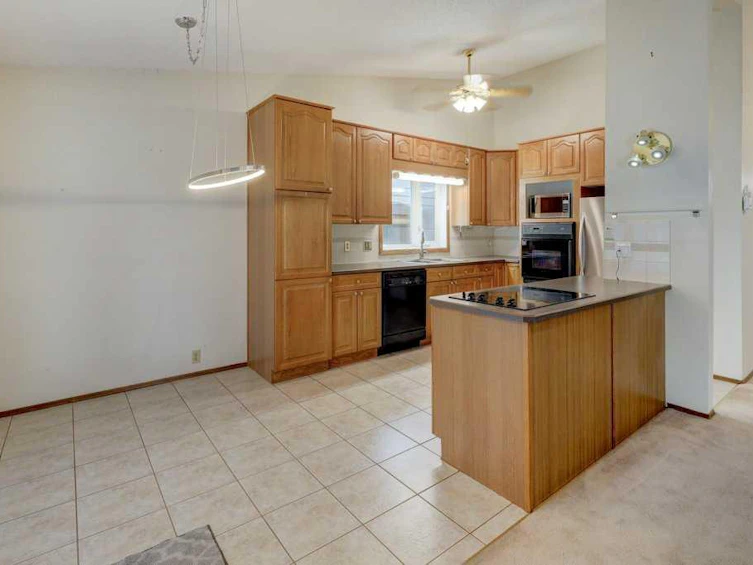 39 Bermondsey Rise NW, Calgary, AB, T3K 1V2 - 7