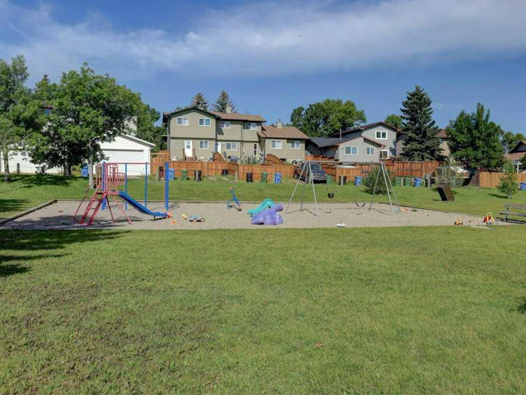39 Bermondsey Rise NW, Calgary, AB, T3K 1V2 - 36