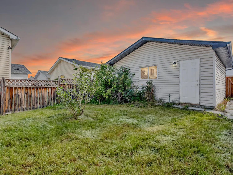 125 Martinpark Way NE, Calgary, AB, T3J 3M8 - 28