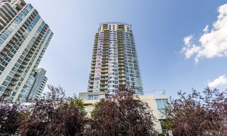 807-99 Spruce Place SW