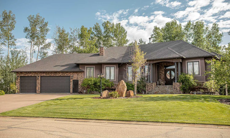 13 Chinook Crescent