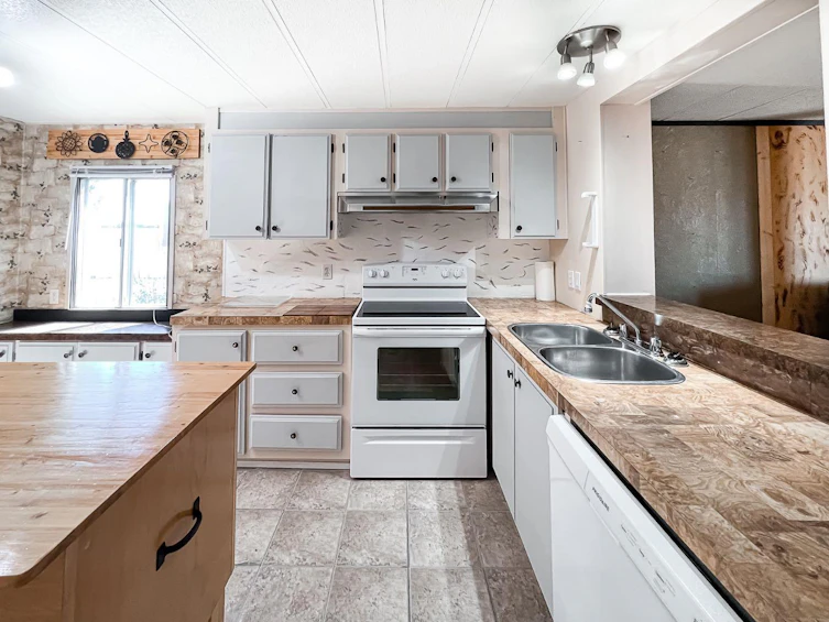 5124 North Avenue, Smoky River M.D., AB, T0H 1G0 - 5