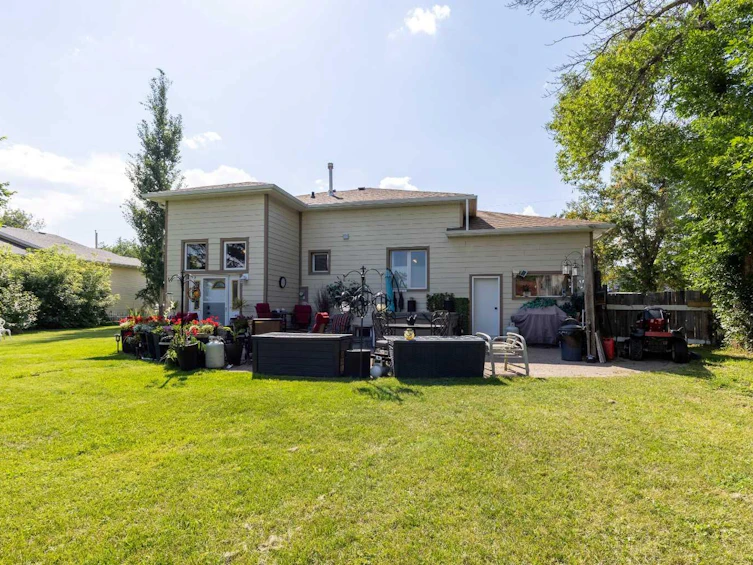 157 S 1 Street W, Magrath, AB, T0K 1J0 - 37