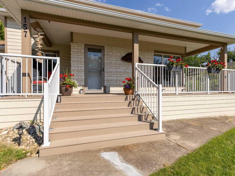 157 S 1 Street W, Magrath, AB, T0K 1J0 - 2