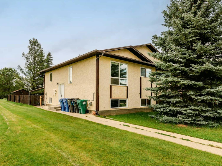 94 Mt Burke Boulevard W, Lethbridge, AB, T1K 6M9