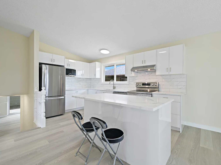 8303 Centre Street NW, Calgary, AB, T3K 1J5 - 7