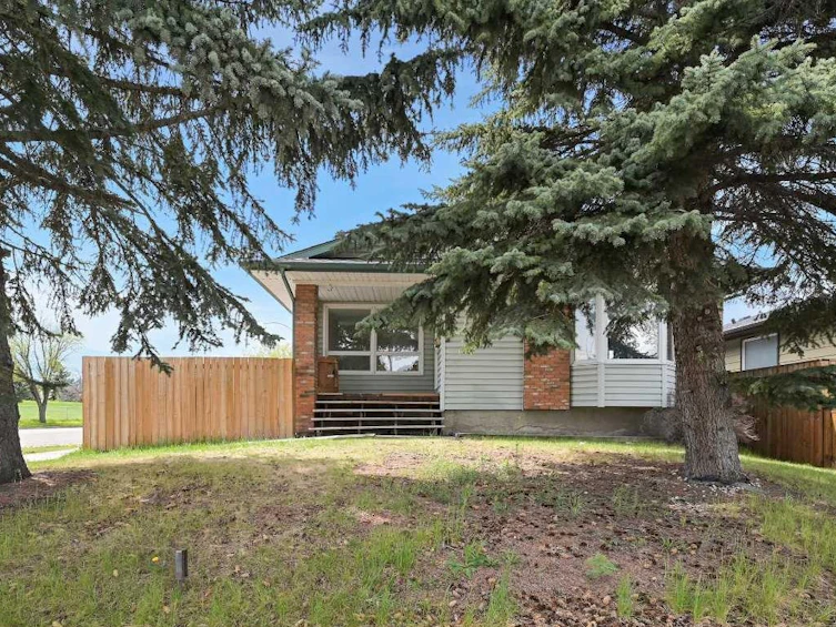 8303 Centre Street NW, Calgary, AB, T3K 1J5 - 2