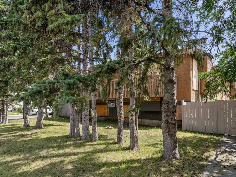 7703 41 Avenue NW, Calgary, AB, T3B 1X7 - 2