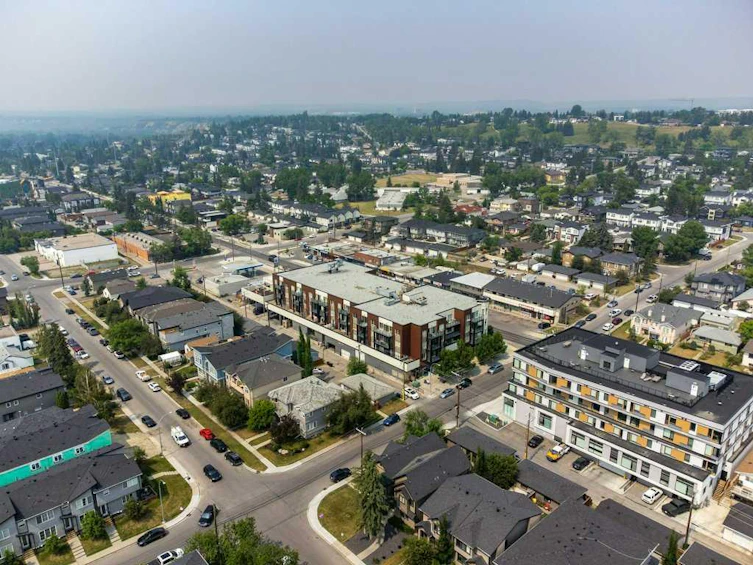 215-1899 45 Street NW, Calgary, AB, T3B 4S3 - 35