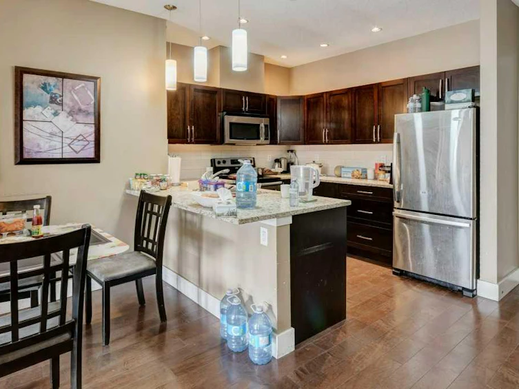 215-1899 45 Street NW, Calgary, AB, T3B 4S3 - 4