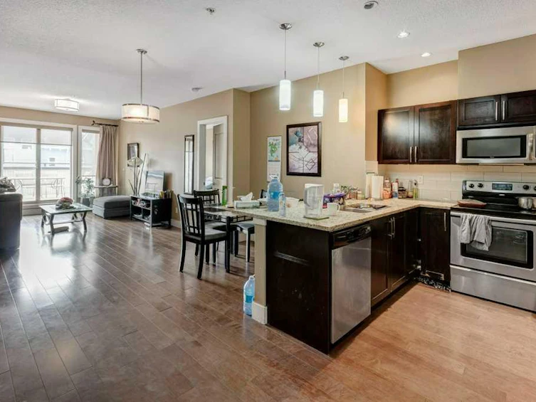 215-1899 45 Street NW, Calgary, AB, T3B 4S3 - 5