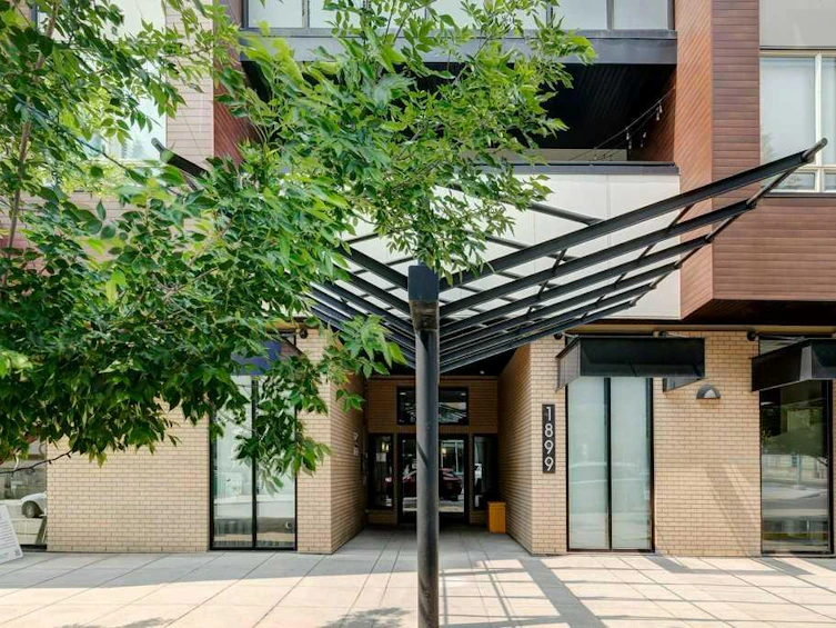 215-1899 45 Street NW, Calgary, AB, T3B 4S3 - 2