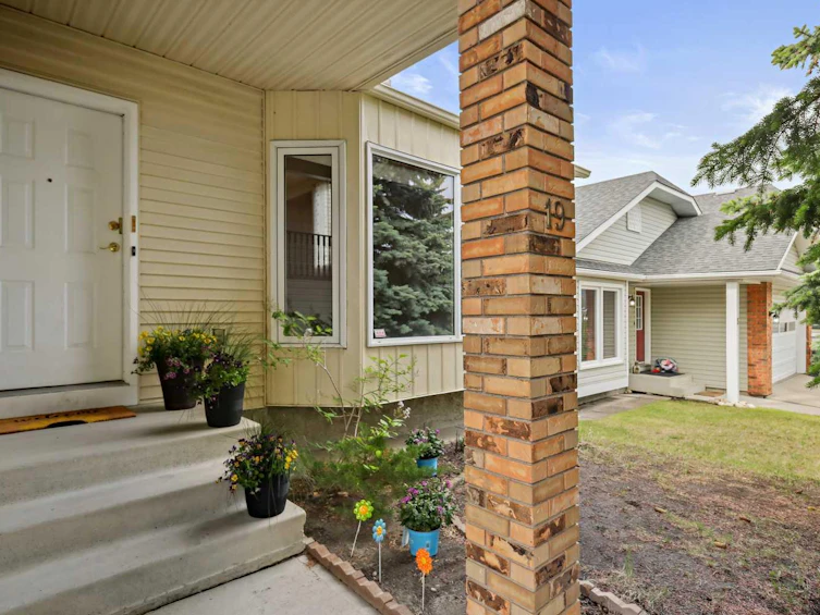 19 Hawkhill Way NW, Calgary, AB, T3G 2T6 - 4