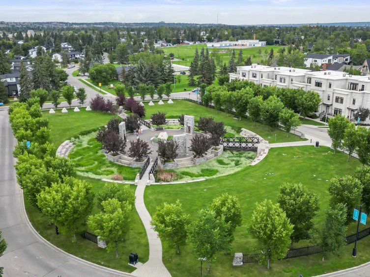 104-11 Burma Star Road SW, Calgary, AB, T3E 7Y9 - 36