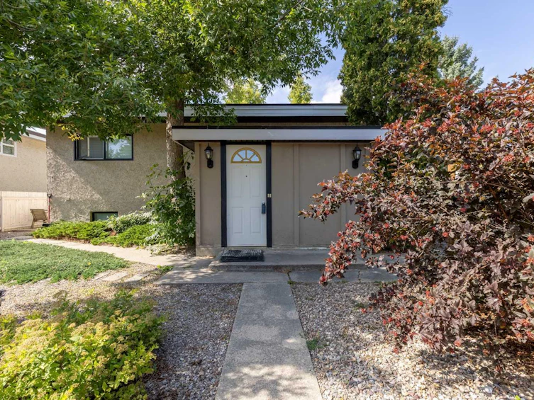 1217 & 1219 Glacier Drive S, Lethbridge, AB, T1K 3G5 - 3