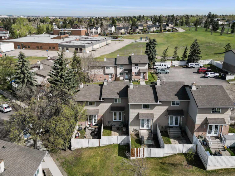 34-64 Whitnel Court NE, Calgary, AB, T1Y 5E3 - 2