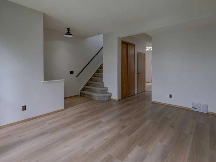 223 Covington Road NE, Calgary, AB, T3K 4G1 - 3