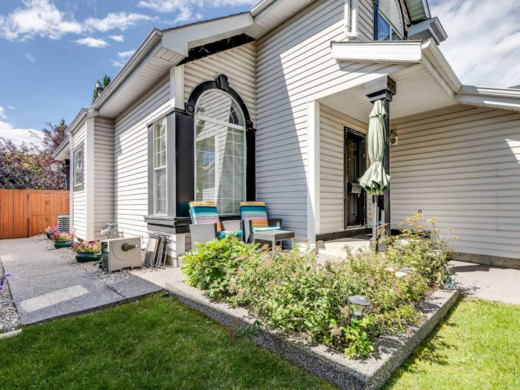 67 Douglas Park Boulevard SE, Calgary, AB, T2Z 2K9 - 3
