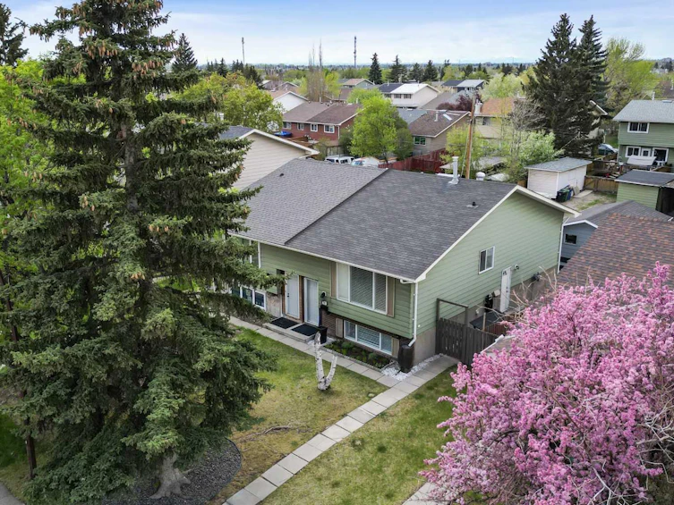 7807 21a Street SE, Calgary, AB, T2C 1Z1